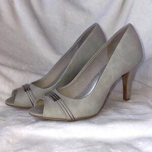 Dexflex Comfort grey heels